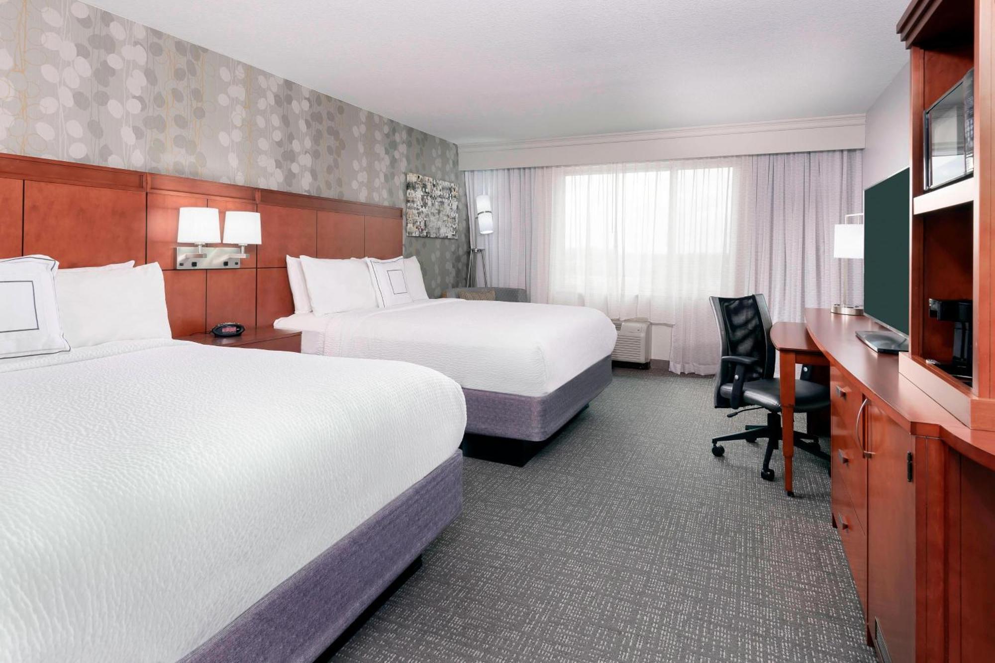 Courtyard Fort Wayne Downtown At Grand Wayne Convention Center מראה חיצוני תמונה
