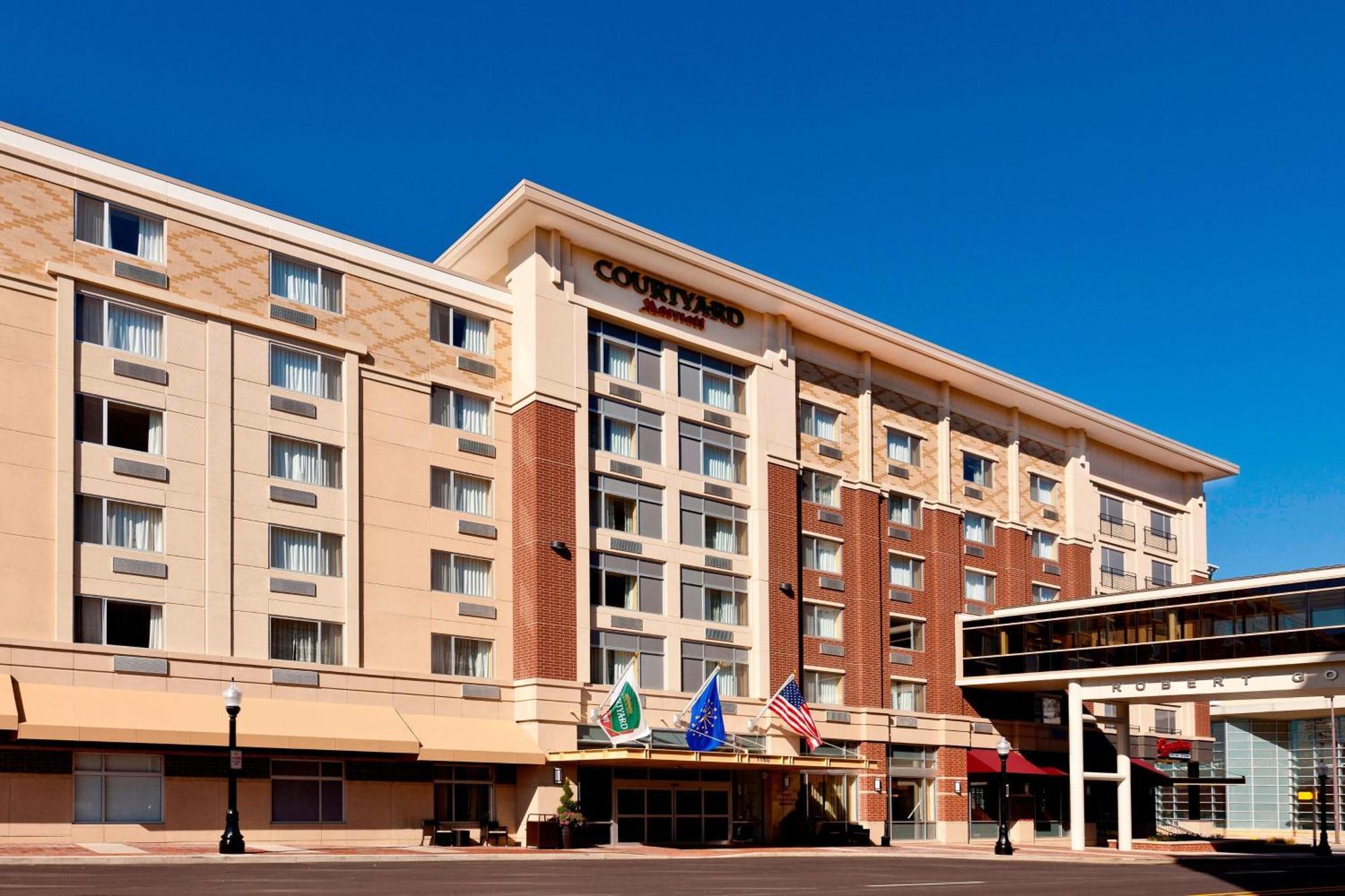 Courtyard Fort Wayne Downtown At Grand Wayne Convention Center מראה חיצוני תמונה