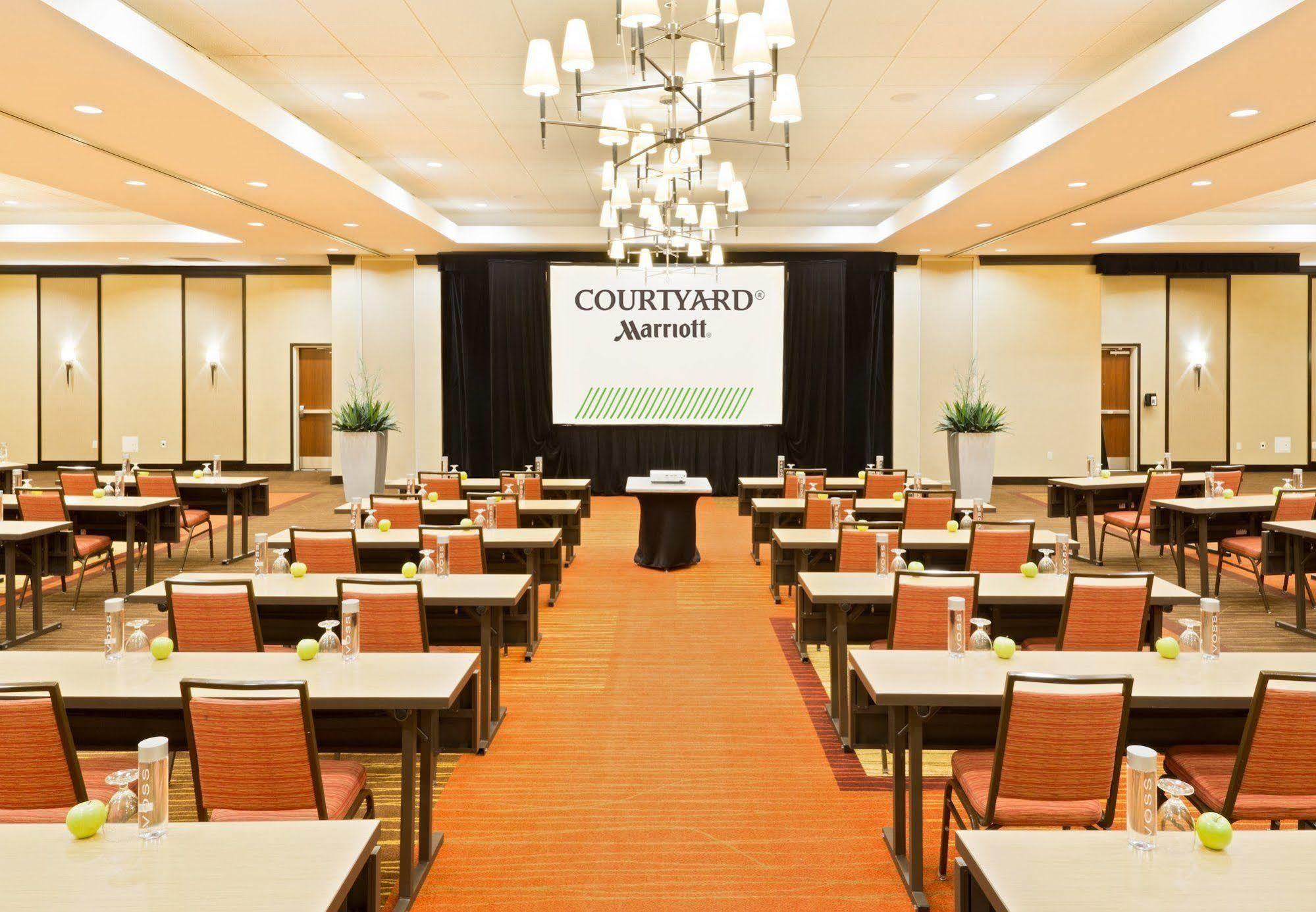 Courtyard Fort Wayne Downtown At Grand Wayne Convention Center מראה חיצוני תמונה