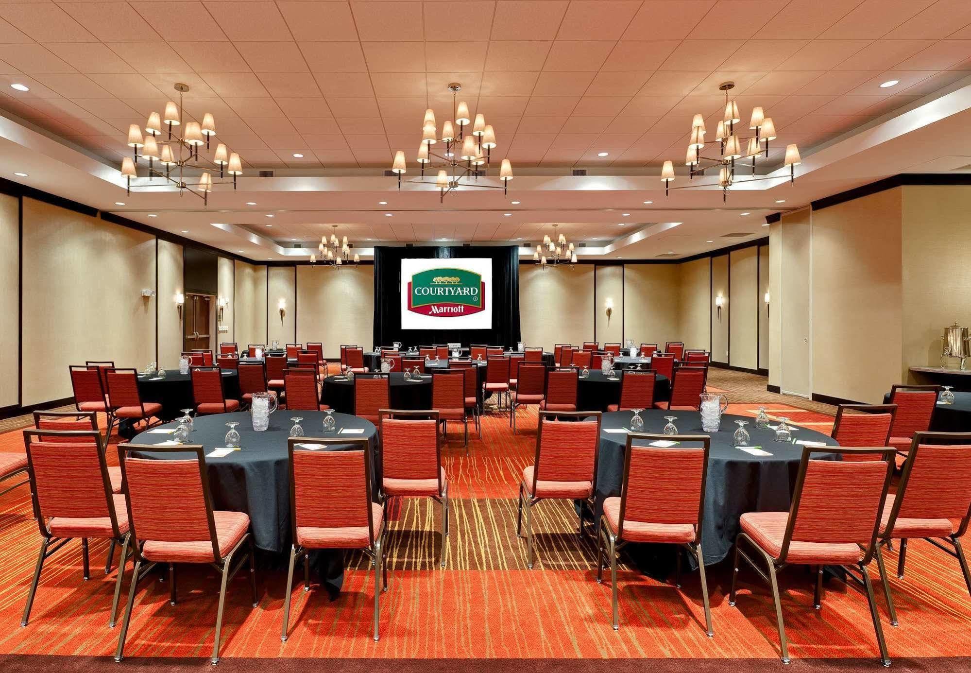 Courtyard Fort Wayne Downtown At Grand Wayne Convention Center מראה חיצוני תמונה