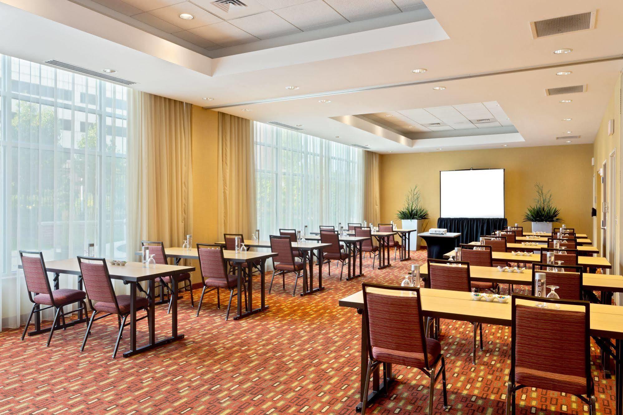 Courtyard Fort Wayne Downtown At Grand Wayne Convention Center מראה חיצוני תמונה