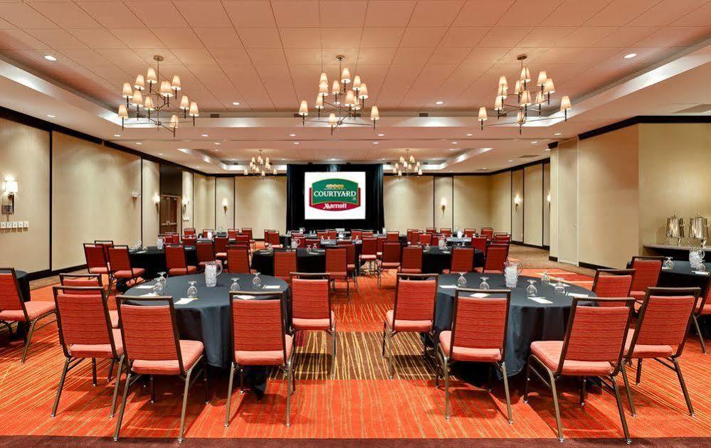 Courtyard Fort Wayne Downtown At Grand Wayne Convention Center מראה חיצוני תמונה