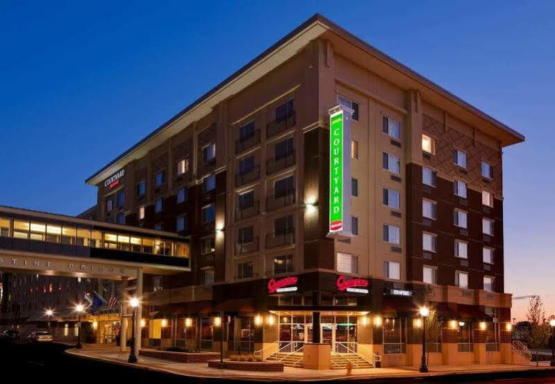 Courtyard Fort Wayne Downtown At Grand Wayne Convention Center מראה חיצוני תמונה