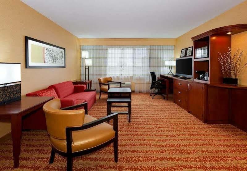 Courtyard Fort Wayne Downtown At Grand Wayne Convention Center מראה חיצוני תמונה