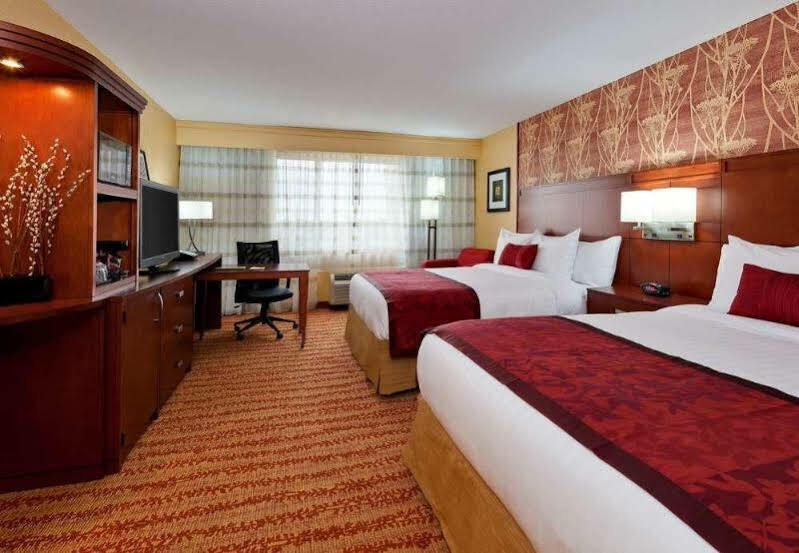 Courtyard Fort Wayne Downtown At Grand Wayne Convention Center מראה חיצוני תמונה